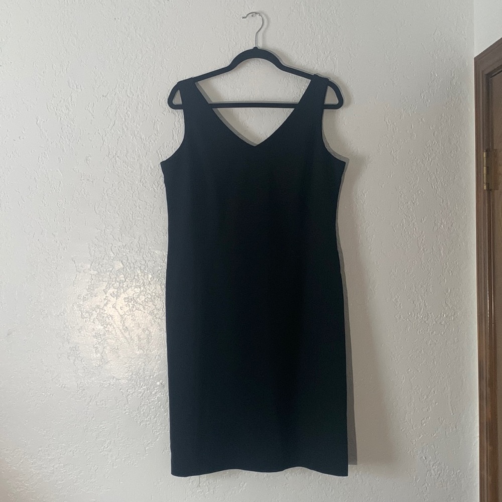 Size 14 Jones New York Dress | SLEEK, Black, V-Neck Dress. Knee-length.